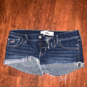 Hollister- $5
Size- 3